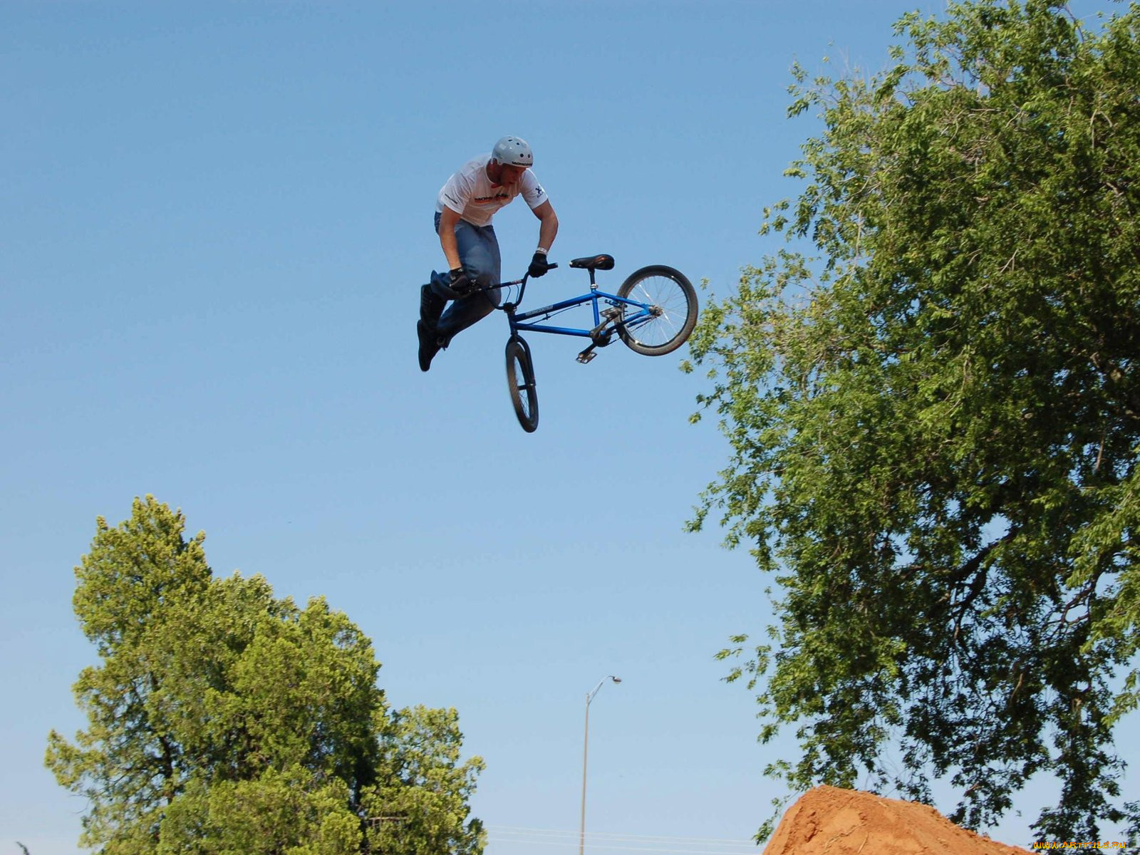 middle, of, tail, whip, in, pro, dirt, , bmx